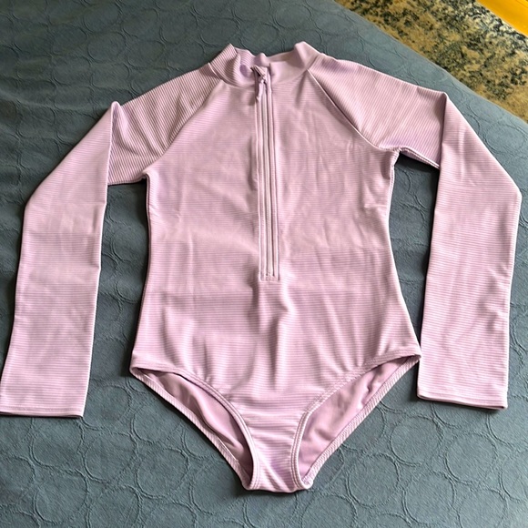 Youth XXL GAP Rash guard swimsuit🩱 - Picture 2 of 5